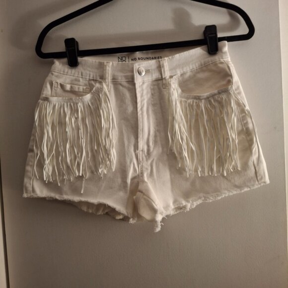 No Boundaries White Fringe Women Shorts - Picture 1 of 7